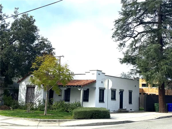 $3,200 | 291 North 6th Avenue, Upland, CA 91786
