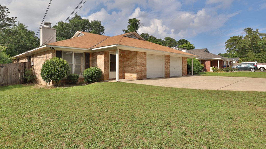 3613 Maryland Circle, Unit A Columbus, GA 31907 - Photo 3 of 28 a front view of a house with garden