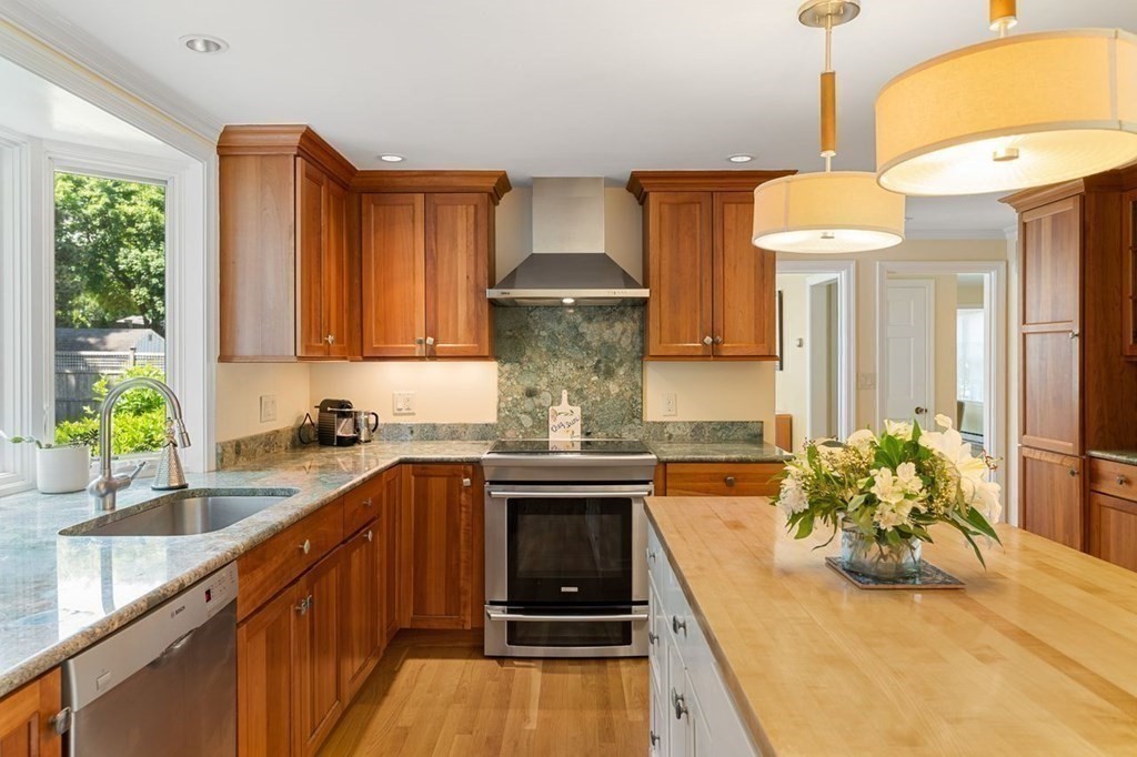 36 Mayflower Road Winchester, MA 01890 - Photo 13 of 41