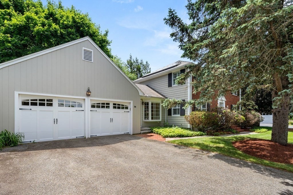36 Mayflower Road Winchester, MA 01890 - Photo 3 of 41