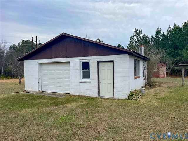 a view of a backyard of house