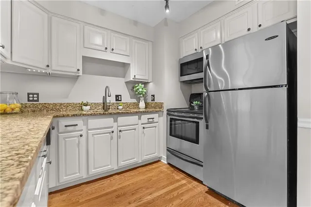 $200,000 | 4942 Walnut Street, Unit 2 SOUTH, Kansas City, MO 64112