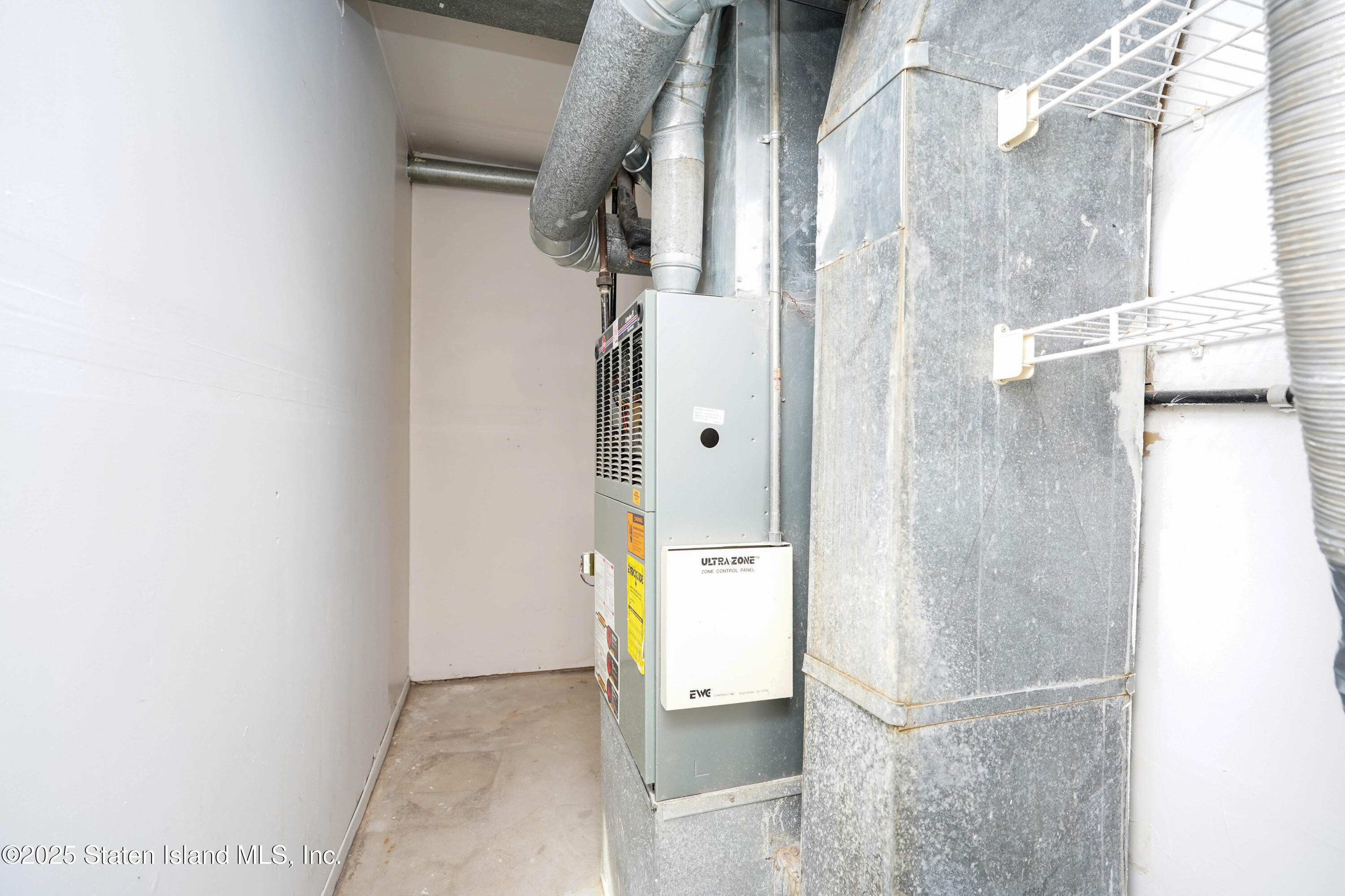 17 Parkview Loop Staten Island, NY 10314 - Photo 11 of 32 Photo Feb 19 2025, 8 11 01 PM