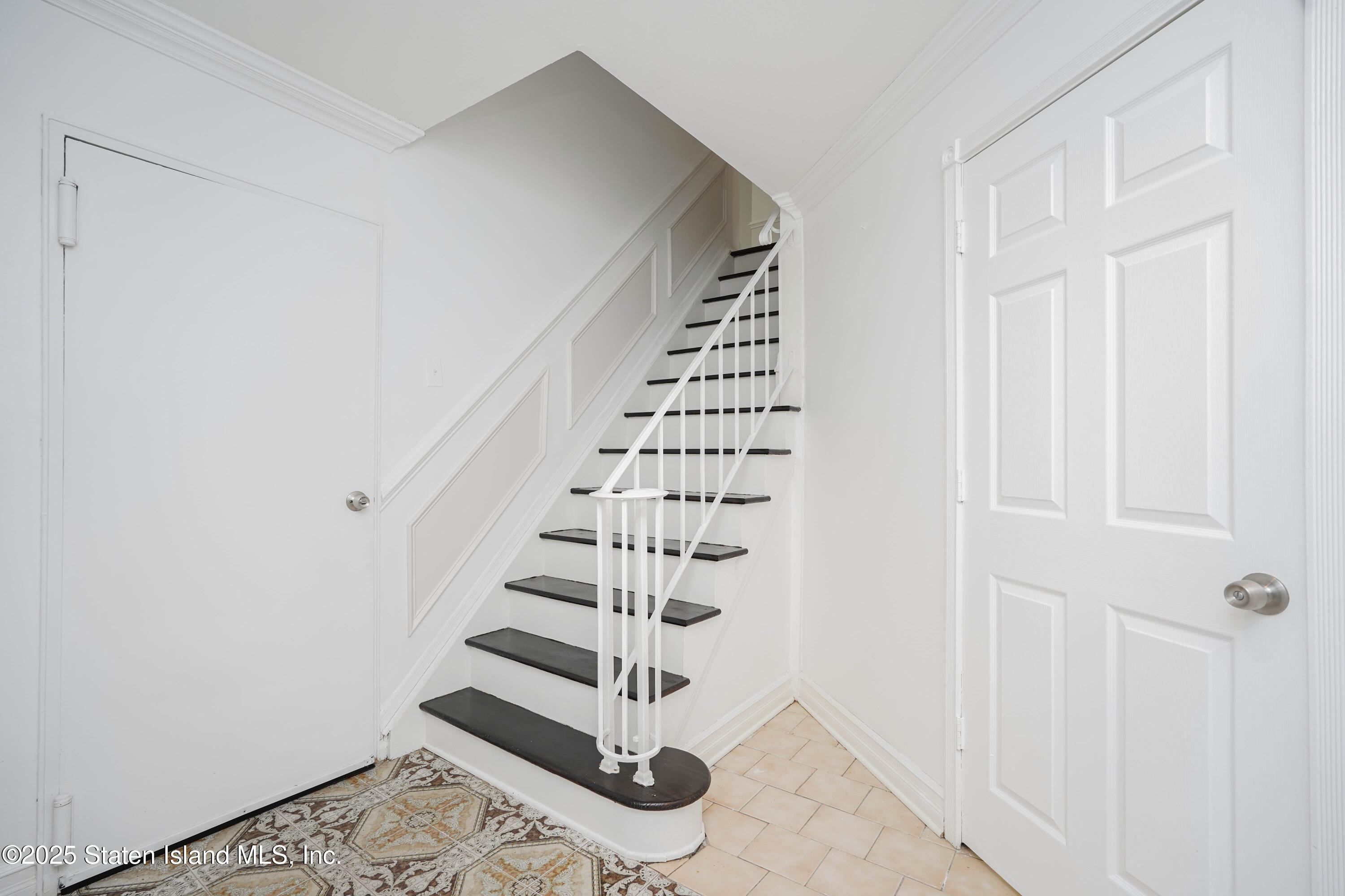 17 Parkview Loop Staten Island, NY 10314 - Photo 12 of 32 Photo Feb 19 2025, 8 11 19 PM