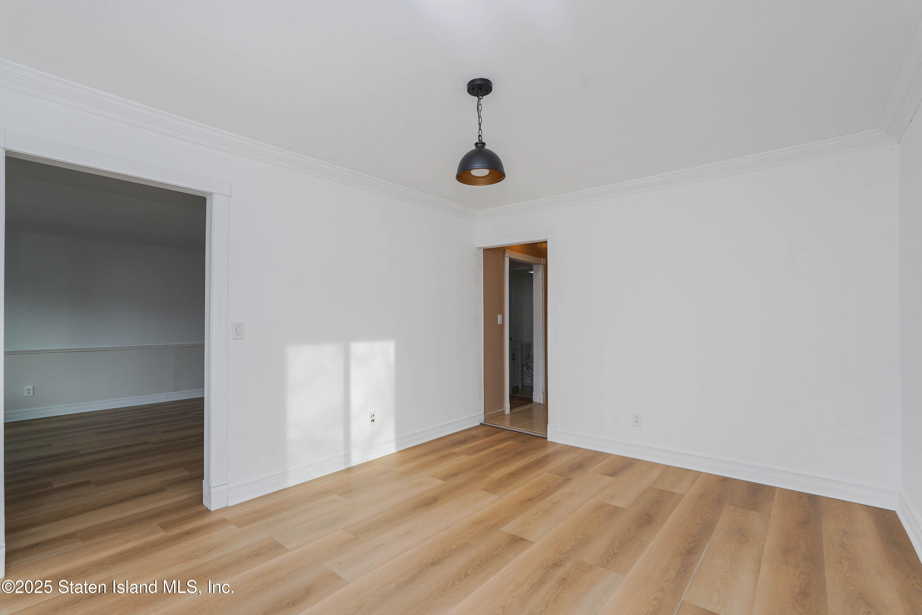 17 Parkview Loop Staten Island, NY 10314 - Photo 18 of 32 Photo Feb 19 2025, 8 12 53 PM