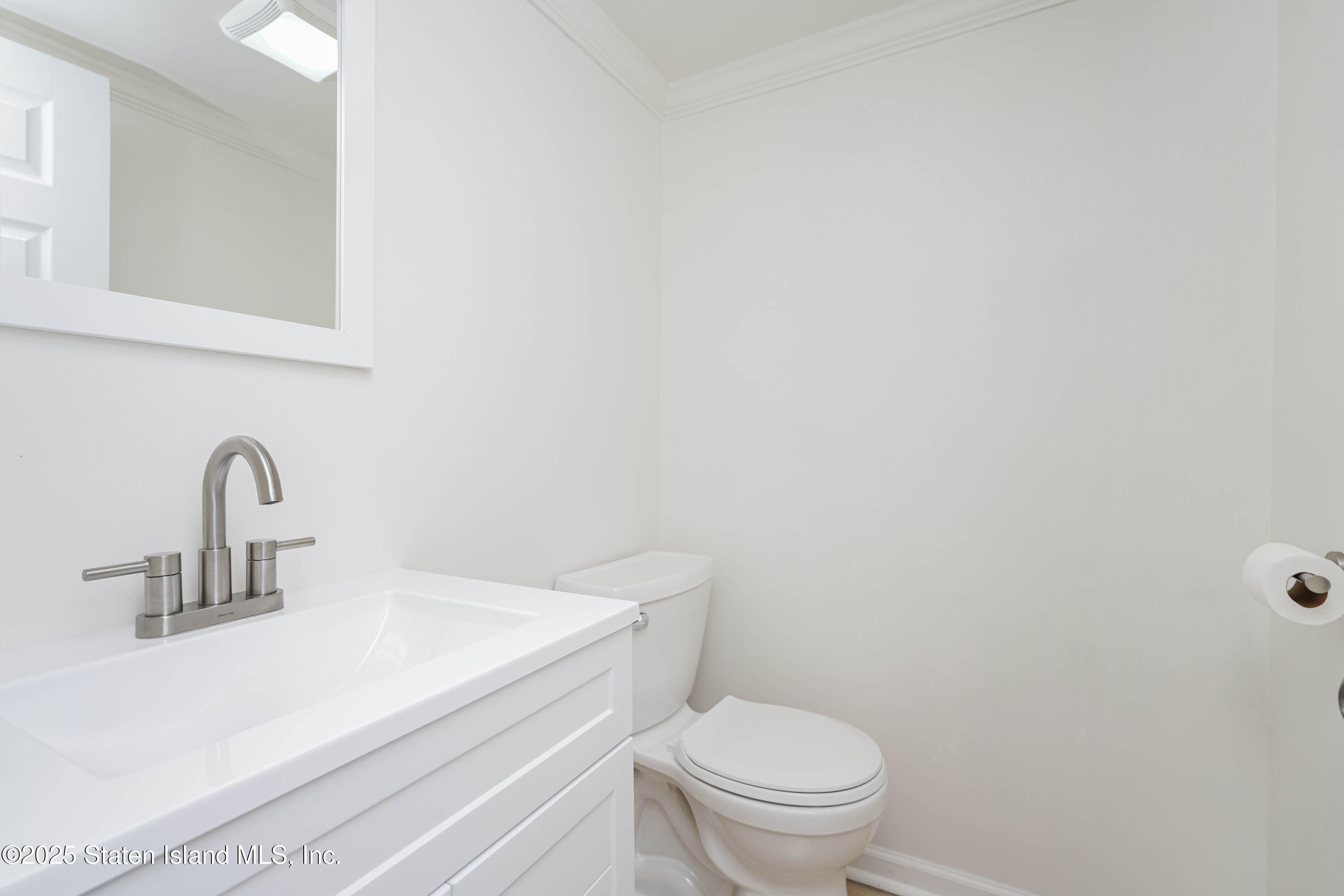 17 Parkview Loop Staten Island, NY 10314 - Photo 19 of 32 Photo Feb 19 2025, 8 13 14 PM