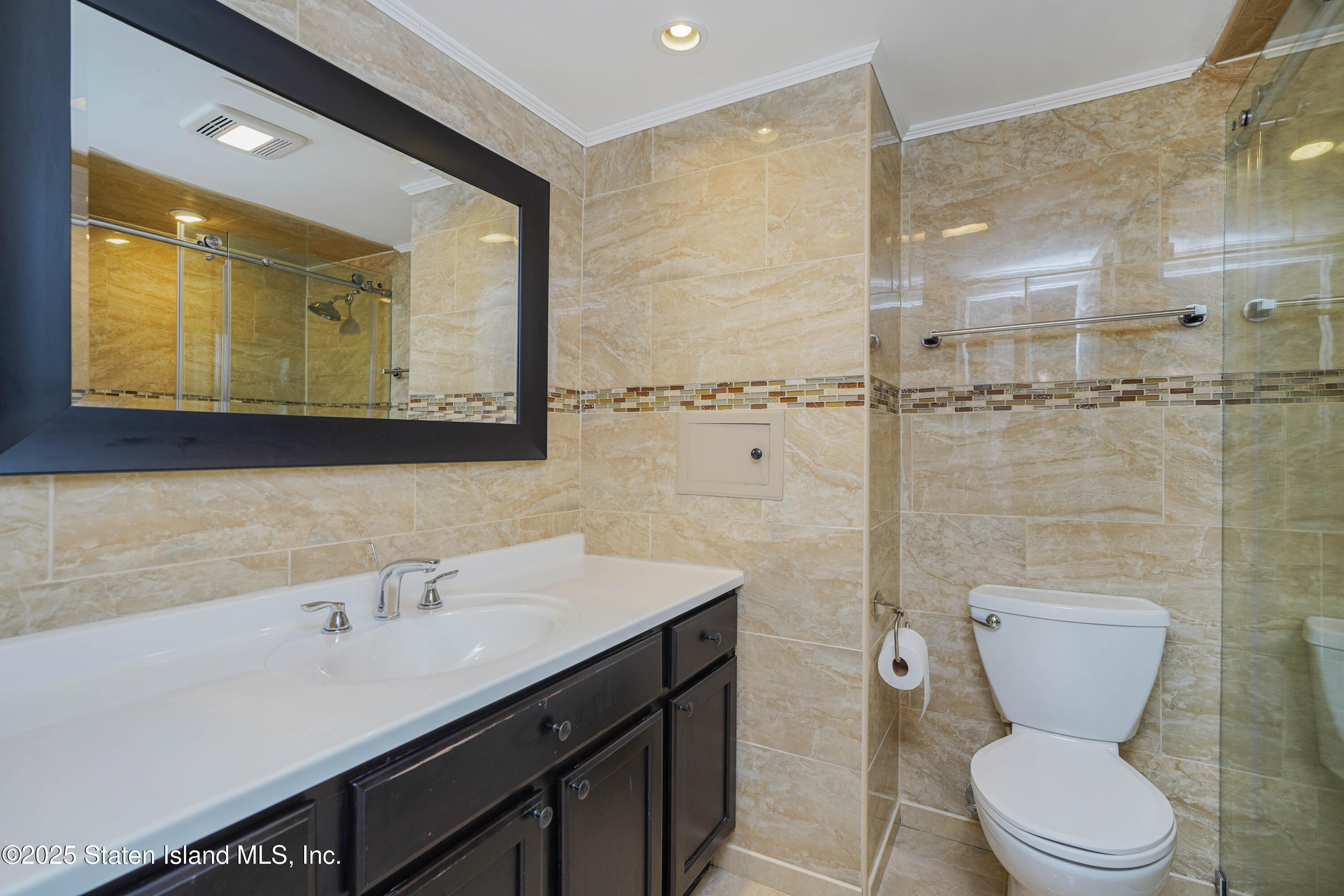 17 Parkview Loop Staten Island, NY 10314 - Photo 23 of 32 Photo Feb 19 2025, 8 15 12 PM