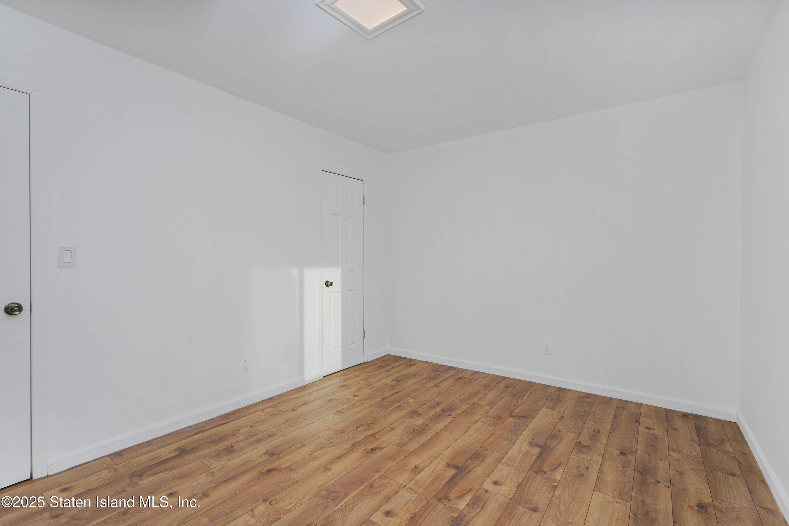 17 Parkview Loop Staten Island, NY 10314 - Photo 26 of 32 Photo Feb 19 2025, 8 14 25 PM