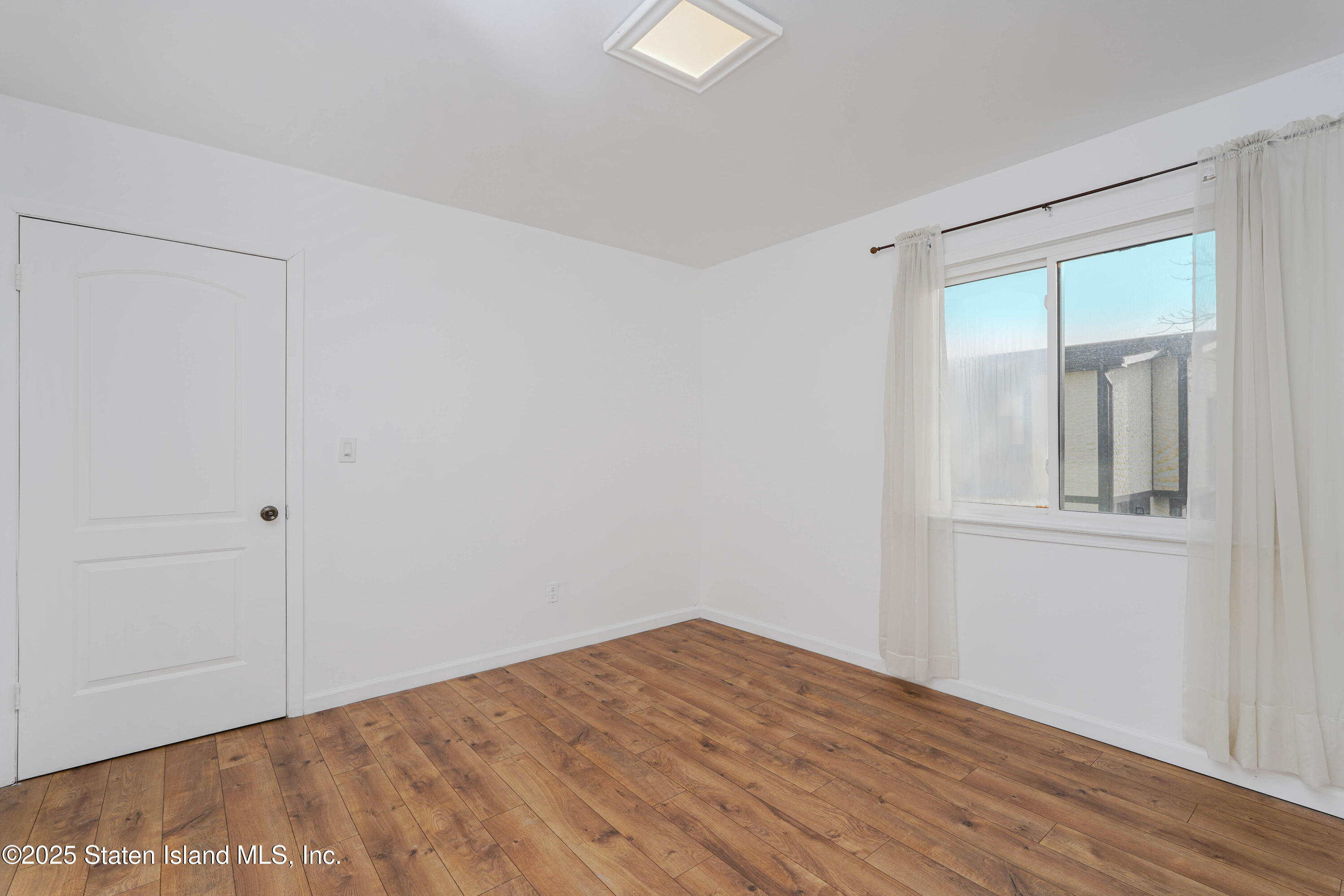 17 Parkview Loop Staten Island, NY 10314 - Photo 28 of 32 Photo Feb 19 2025, 8 14 49 PM