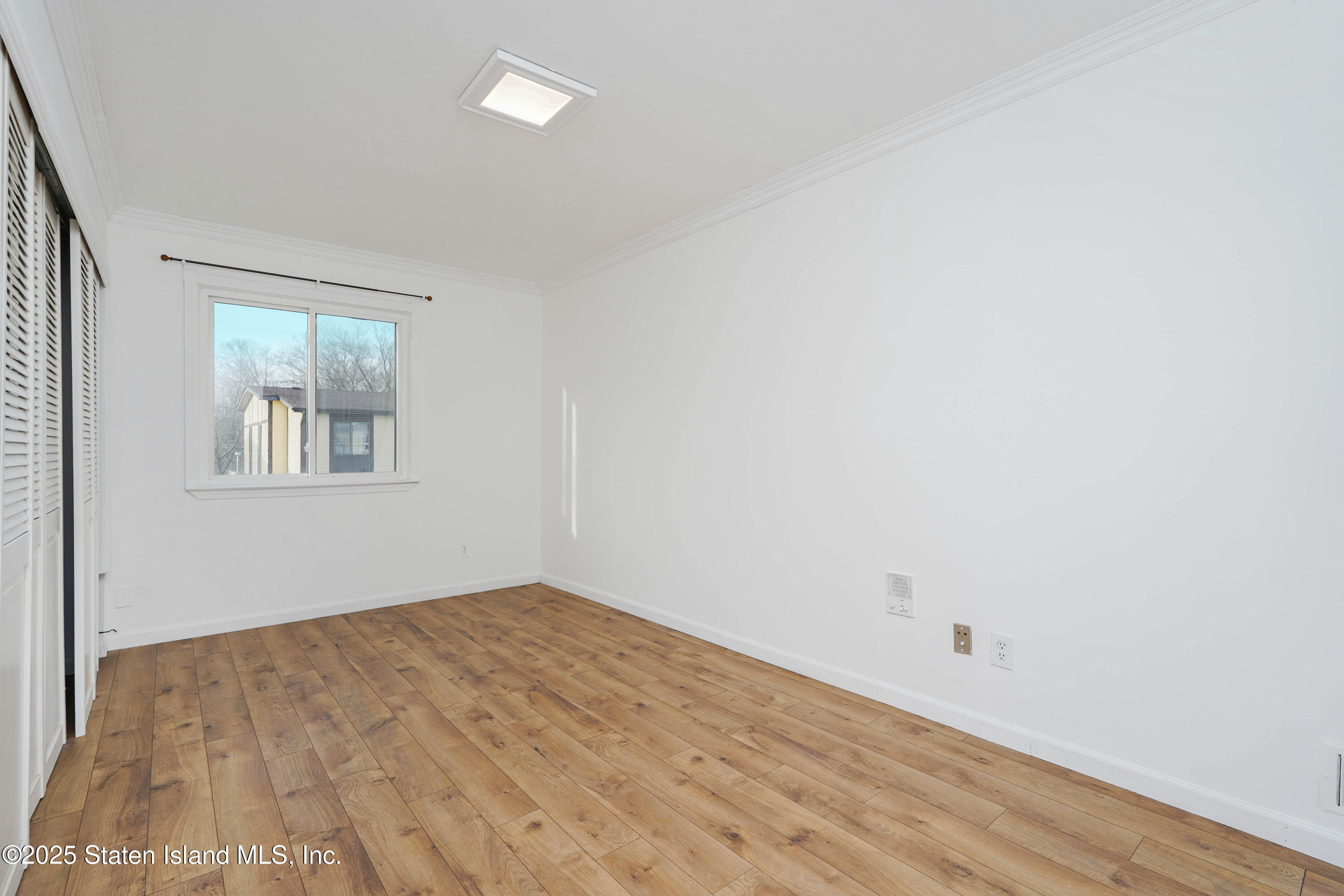 17 Parkview Loop Staten Island, NY 10314 - Photo 29 of 32 Photo Feb 19 2025, 8 15 27 PM