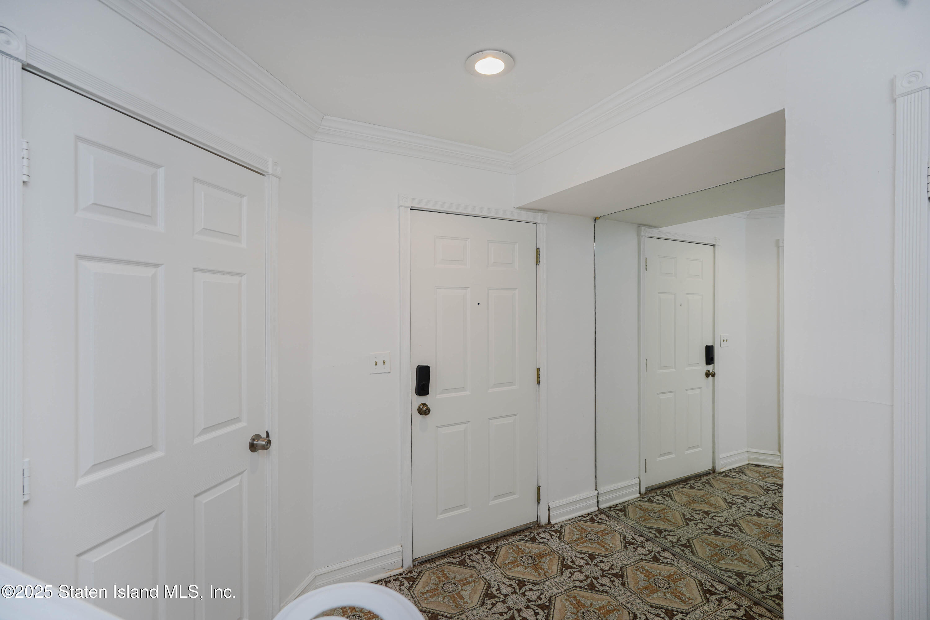 17 Parkview Loop Staten Island, NY 10314 - Photo 7 of 32 Photo Feb 19 2025, 8 11 35 PM