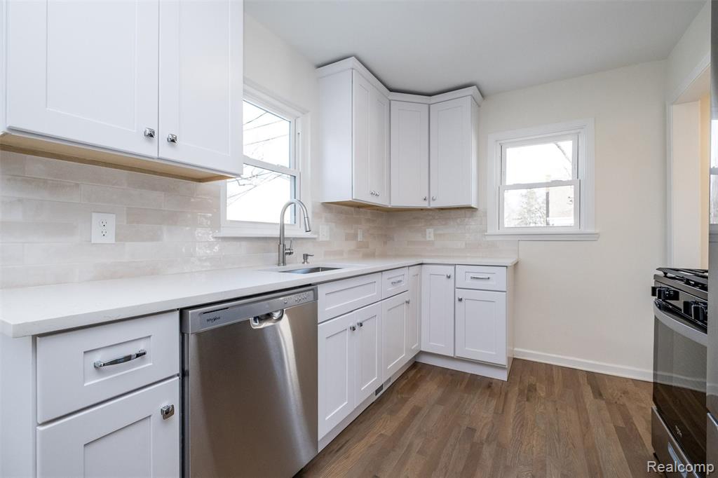 1560 Cambridge Road Berkley, MI 48072 - Photo 2 of 25 Gallery Image 2