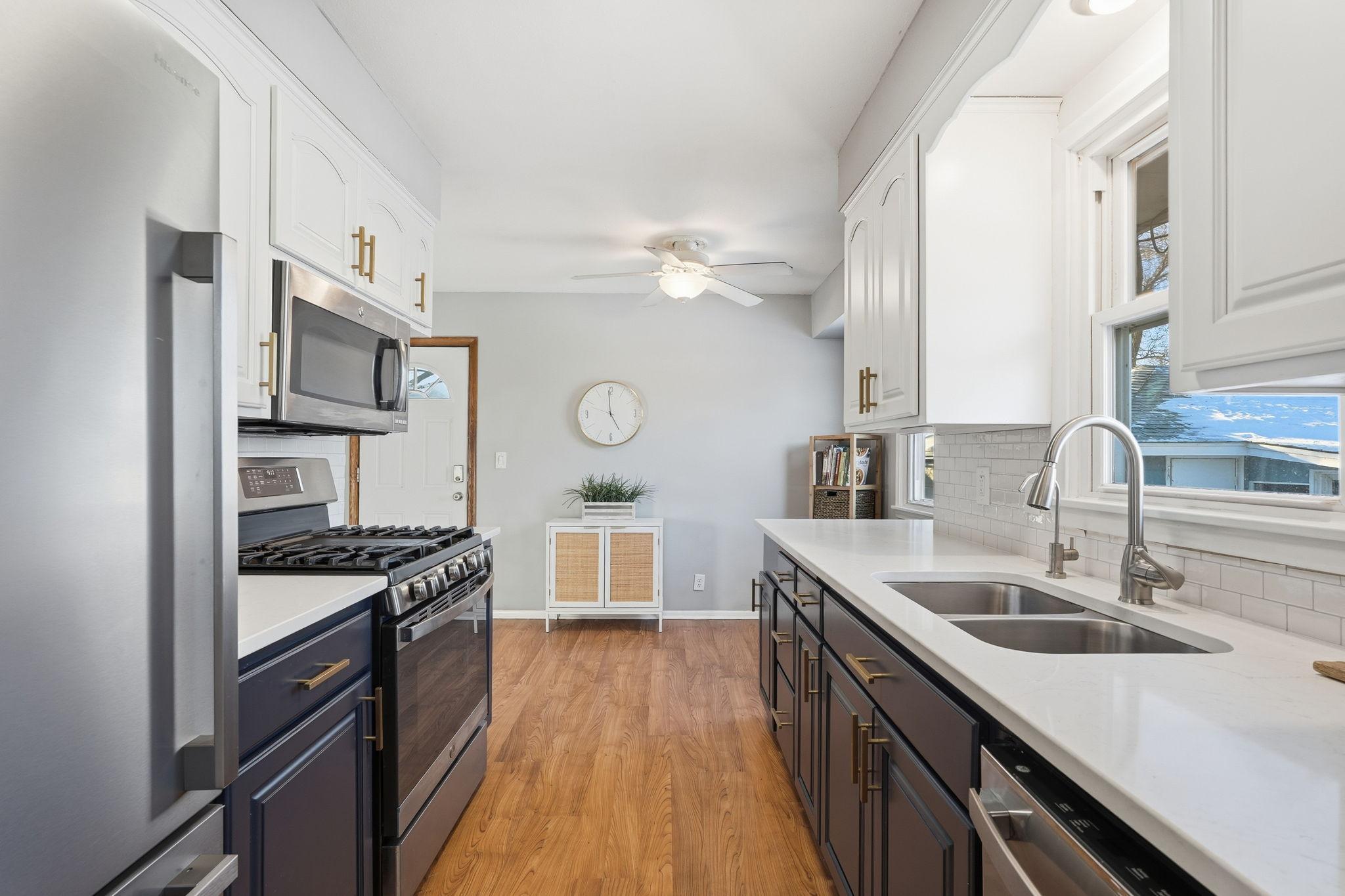 5741 Perry Avenue North Crystal, MN 55429 - Photo 14 of 42