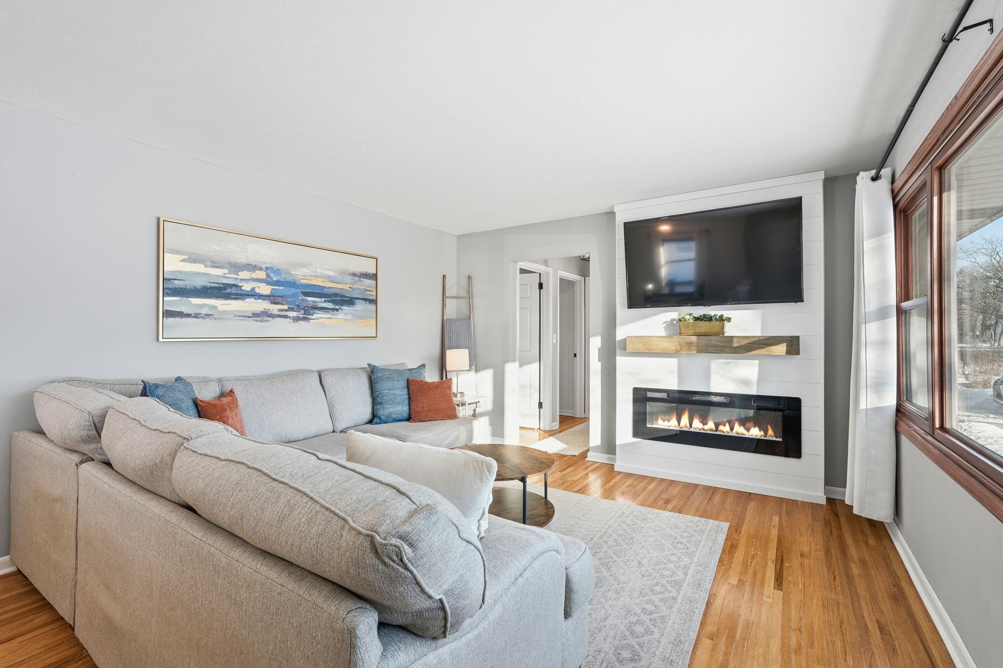 5741 Perry Avenue North Crystal, MN 55429 - Photo 4 of 42