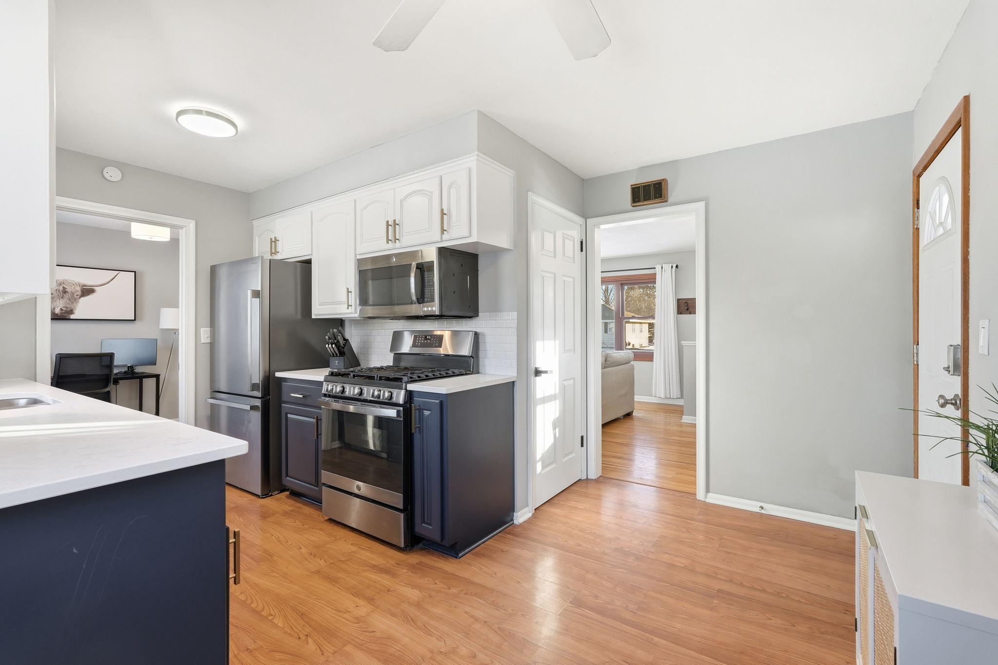 5741 Perry Avenue North Crystal, MN 55429 - Photo 10 of 42