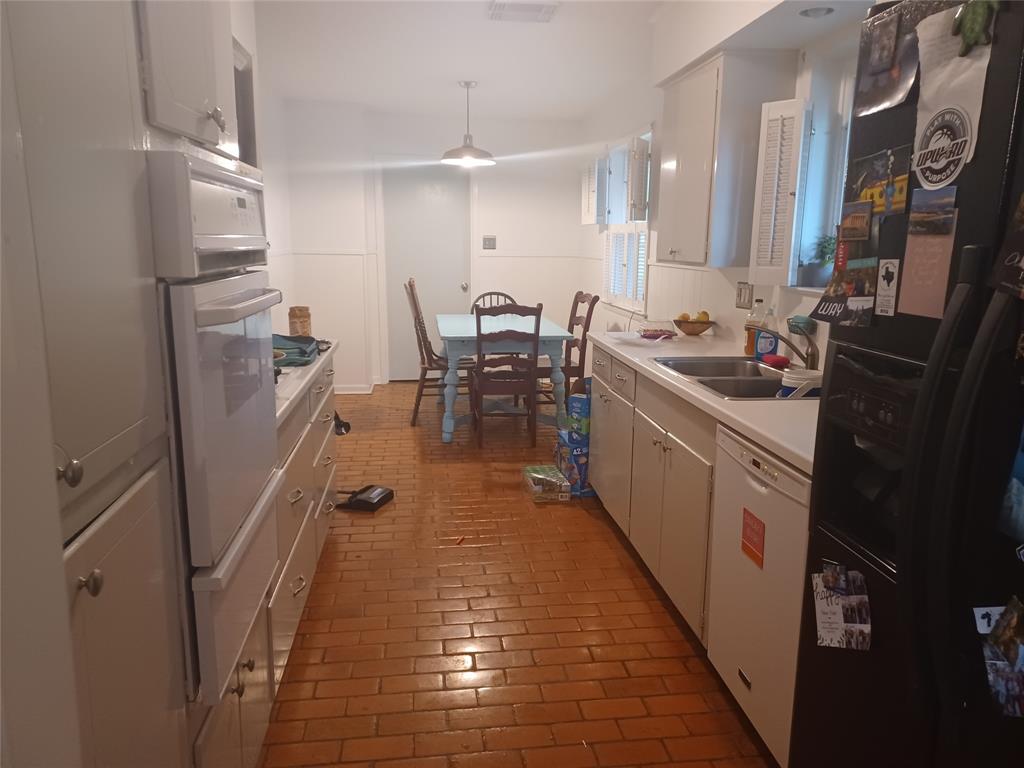 415 Magnolia Street Denton, TX 76201 - Photo 15 of 23 a kitchen with lots of counter top space