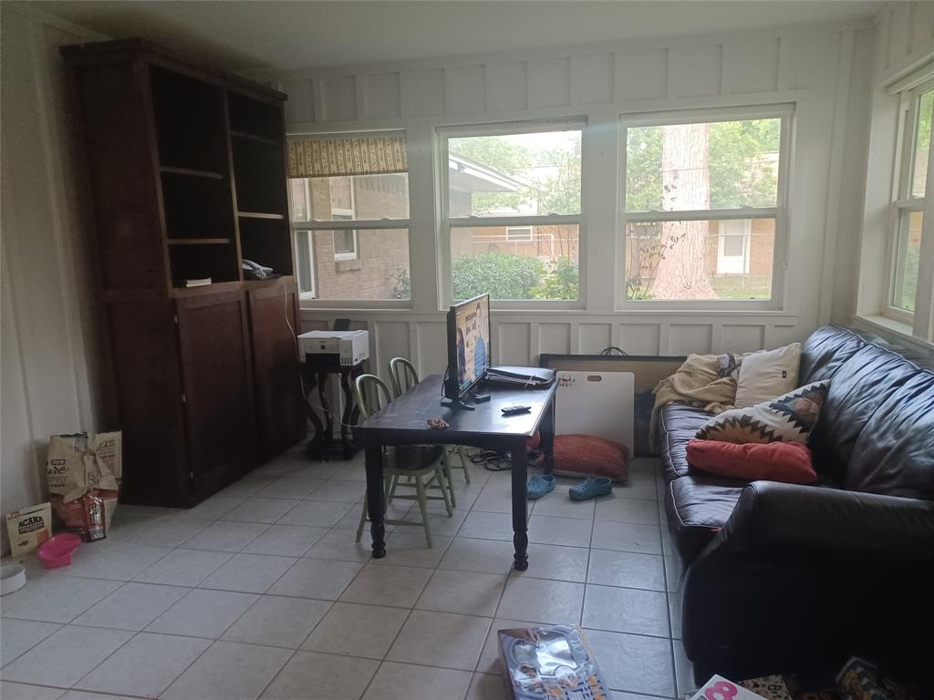 415 Magnolia Street Denton, TX 76201 - Photo 17 of 23 a living room with furniture and a window