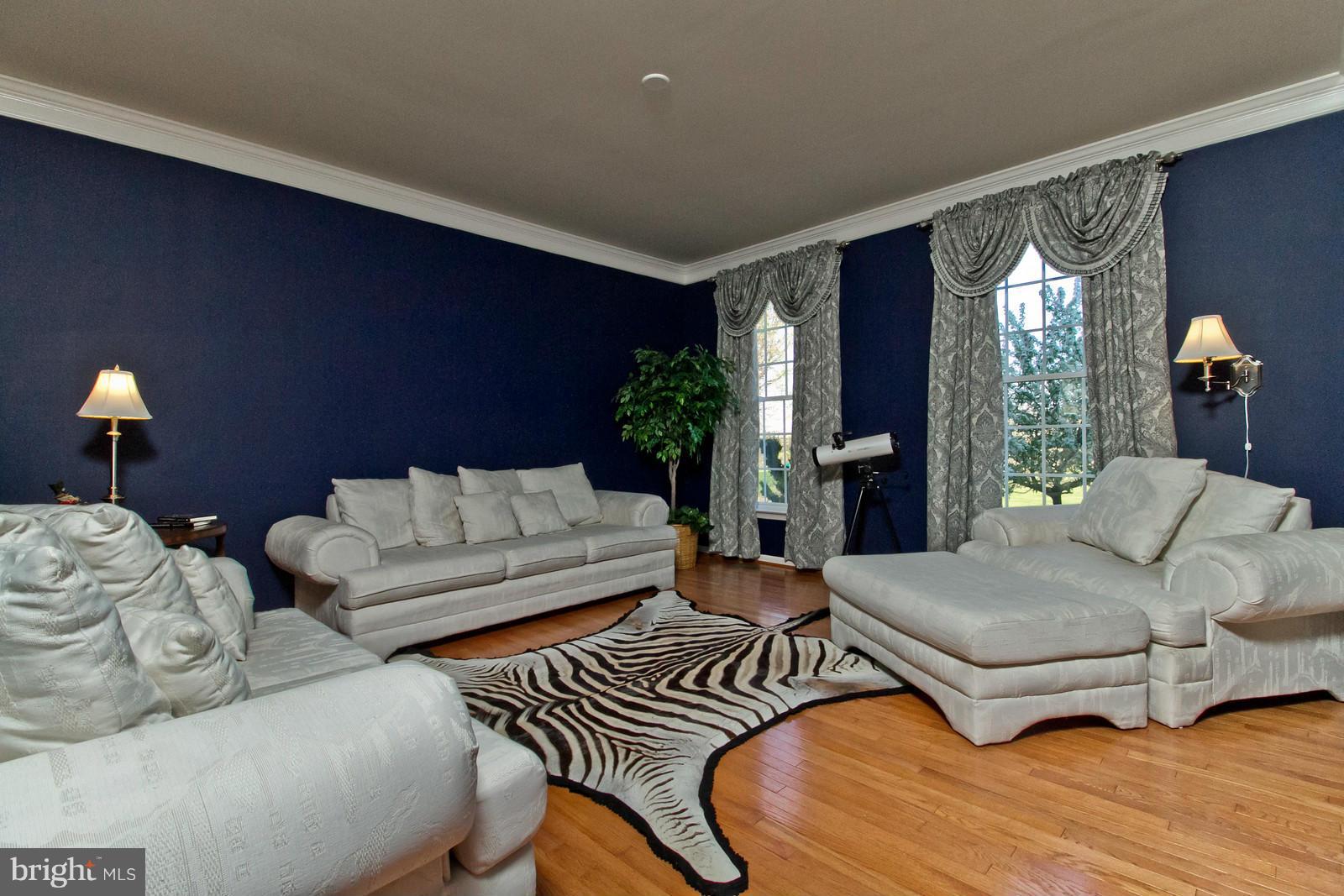 6532 Ford Road Frederick, MD 21702 - Photo 6 of 30 Living Room with oak flooring