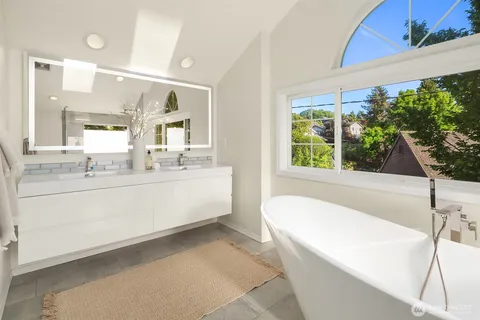 $2,325,000 | 2112 North 64th Street, Seattle, WA 98103