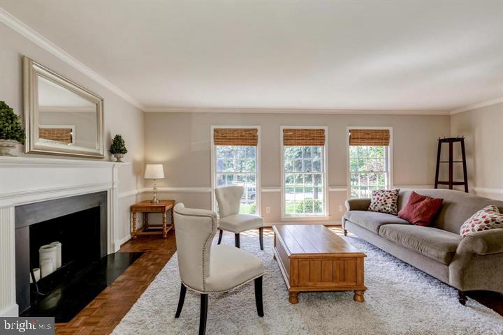 1214 Vinita Lane McLean, VA 22102 - Photo 1 of 20 Living Room