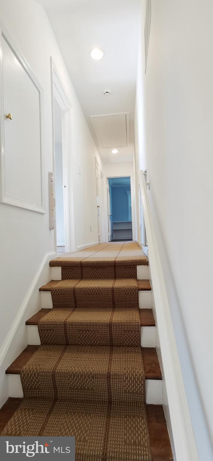 1214 Vinita Lane McLean, VA 22102 - Photo 10 of 20 Upper Hall