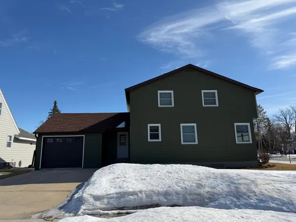 $234,900 | 401 Center Street East, Roseau, MN 56751