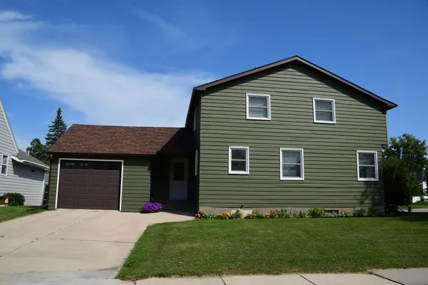 $234,900 | 401 Center Street East, Roseau, MN 56751