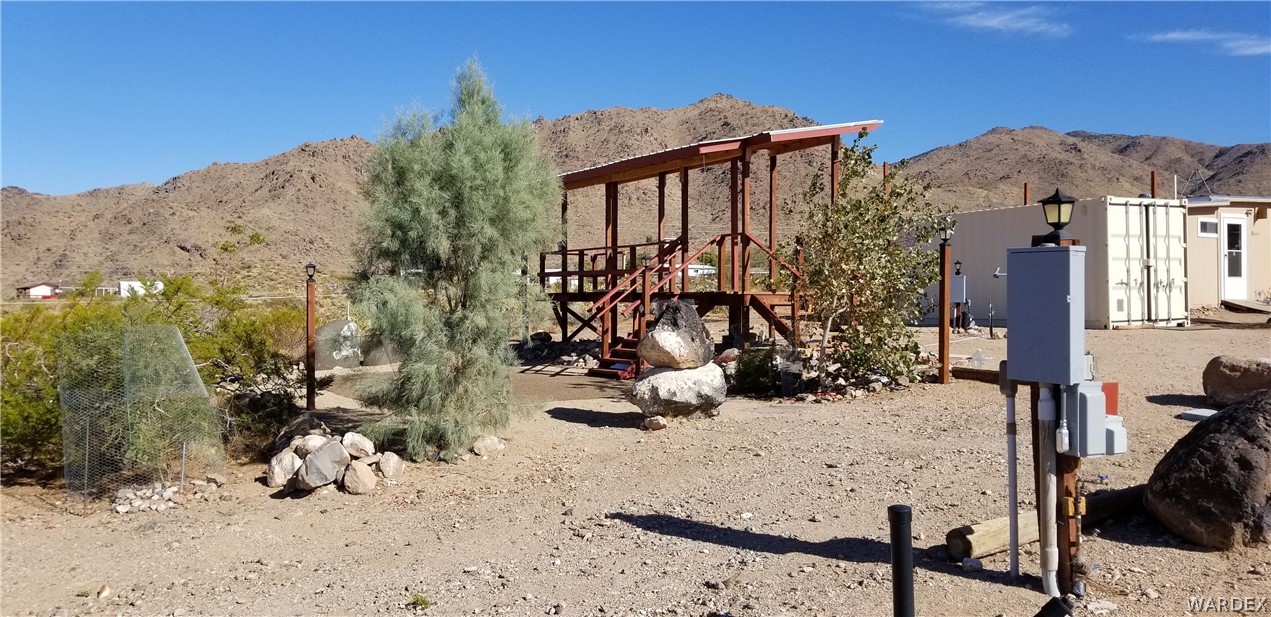 4550 Smoketree Road Golden Valley, AZ 86413 - Photo 21 of 38 a view of a house with a snow in the background