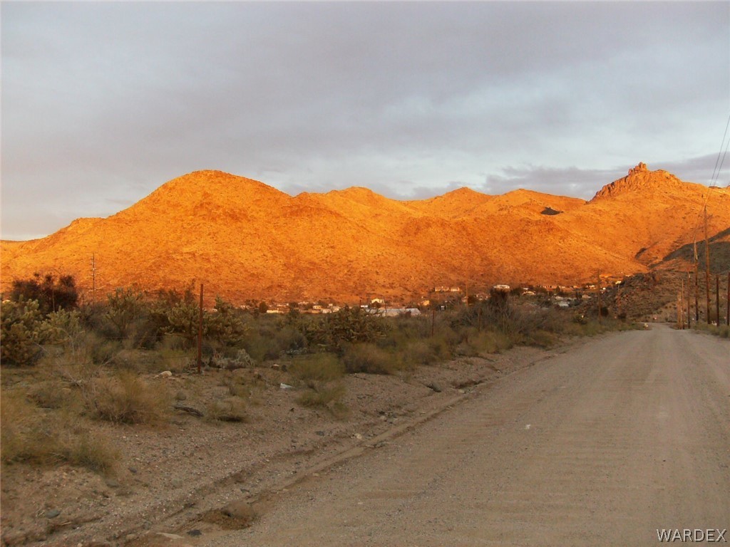 4550 Smoketree Road Golden Valley, AZ 86413 - Photo 35 of 38 a view of a large mountain with mountains in the background
