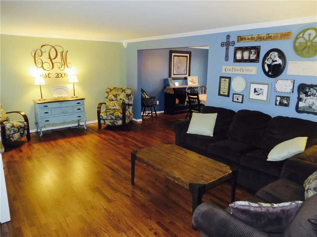 181 Seegar Road Upper St. Clair, PA 15241 - Photo 2 of 25 Living Room