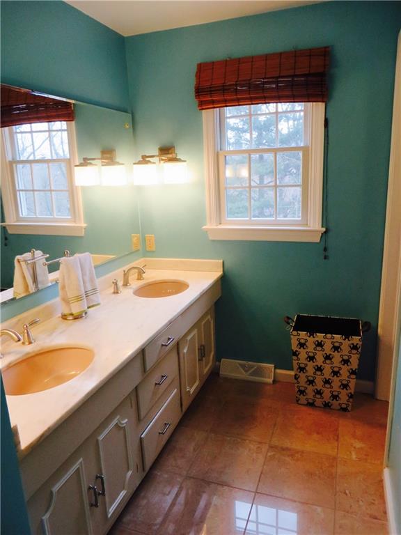 181 Seegar Road Upper St. Clair, PA 15241 - Photo 18 of 25 Guest full bath, upper level