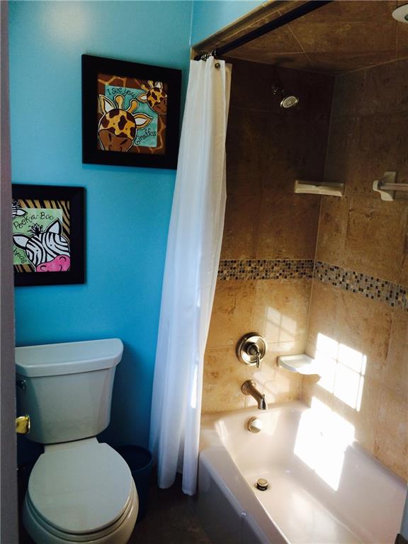 181 Seegar Road Upper St. Clair, PA 15241 - Photo 19 of 25 Hallway bath