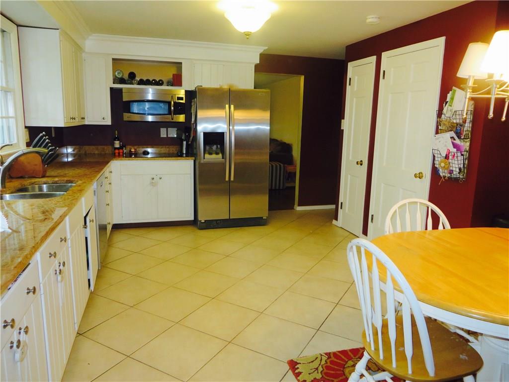 181 Seegar Road Upper St. Clair, PA 15241 - Photo 8 of 25 Kitchen-granite counter top, stainless steel appliances