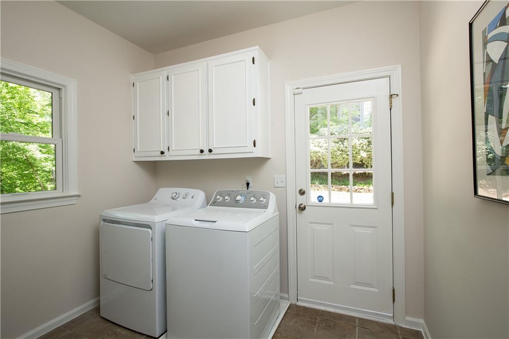 2935 Coles Way Atlanta, GA 30350 - Photo 20 of 56 a utility room with sink dryer and washer