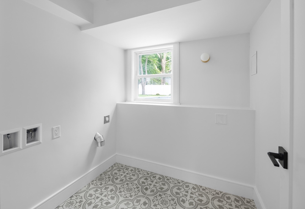 10 Meredith Circle Needham, MA 02492 - Photo 23 of 38