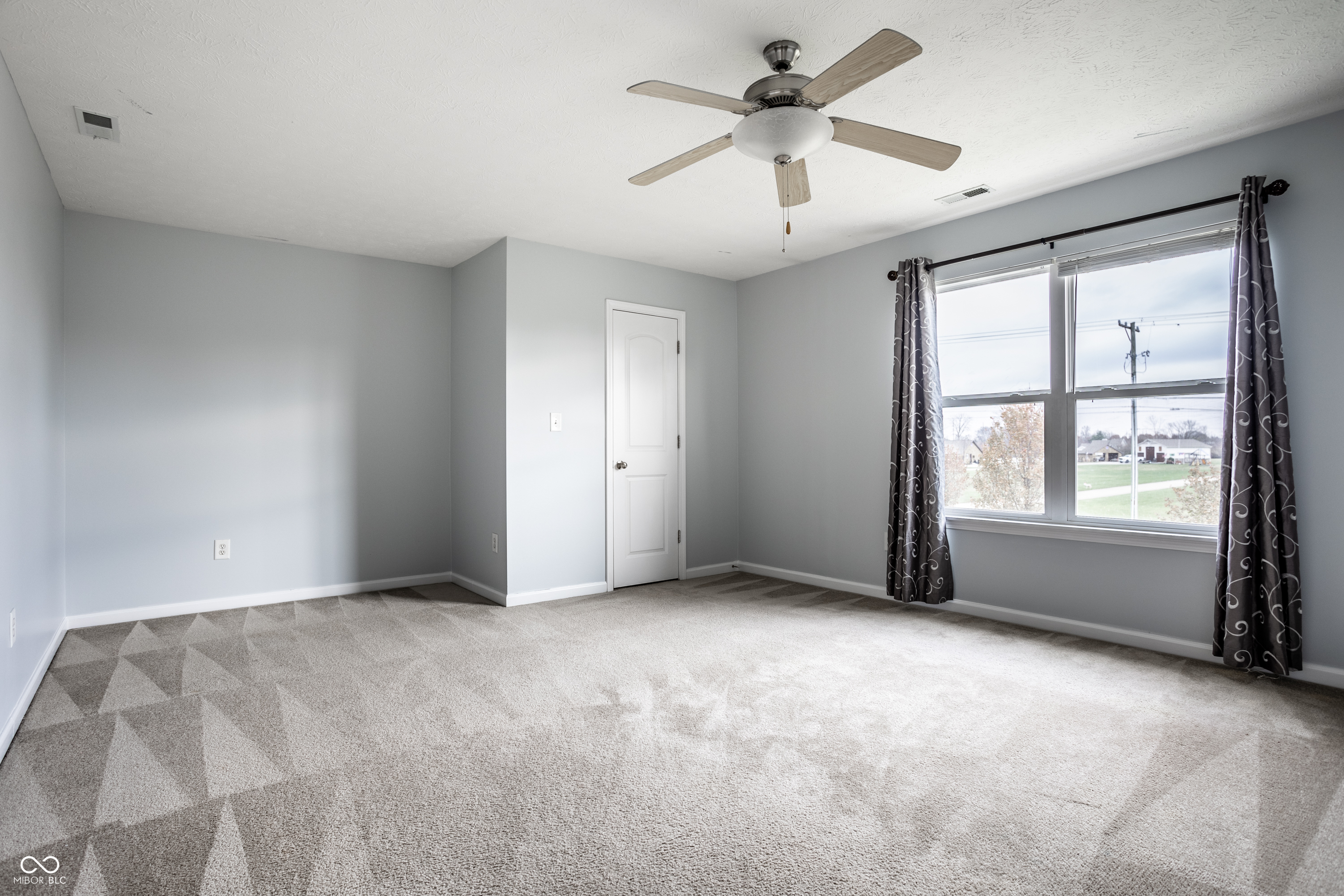 12435 Schoolhouse Road Fishers, IN 46037 - Photo 10 of 46
