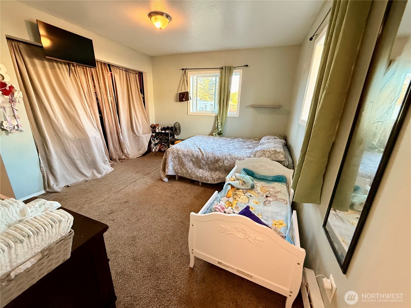 812 Ferry Street Wenatchee, WA 98801 - Photo 14 of 29 a bedroom with bed and a window