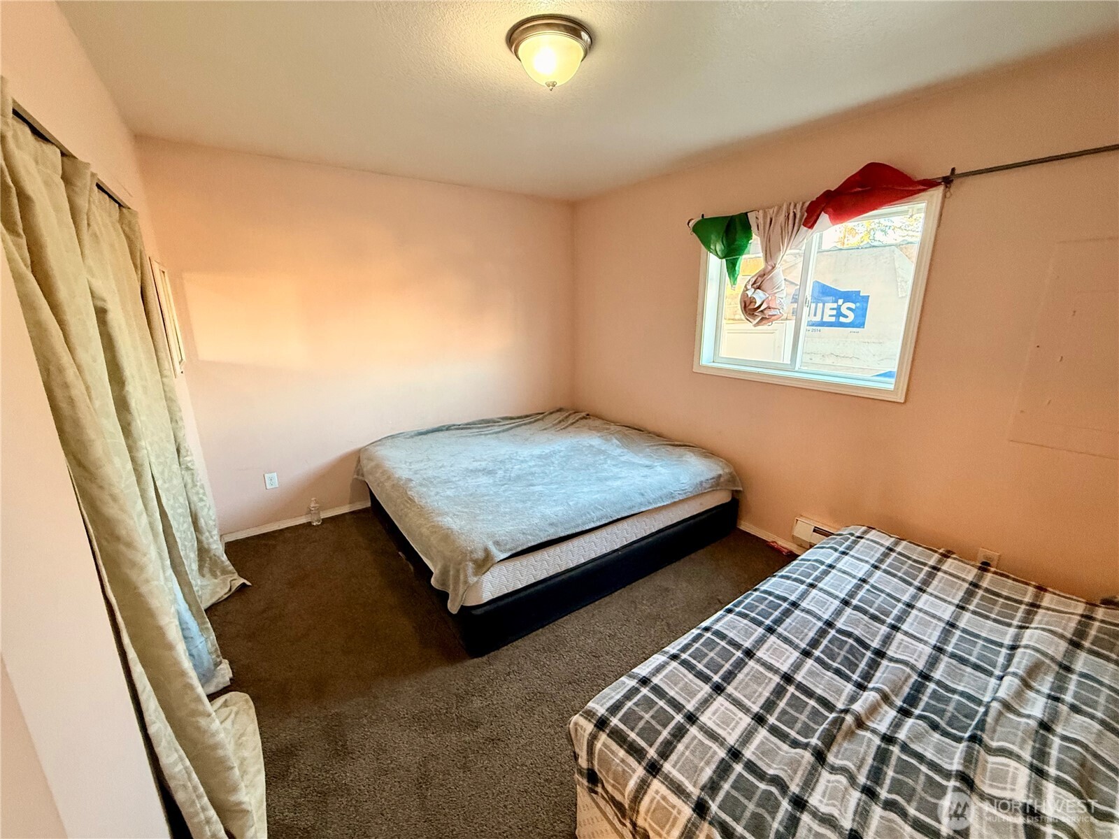 812 Ferry Street Wenatchee, WA 98801 - Photo 16 of 29 a bedroom with a bed and a window
