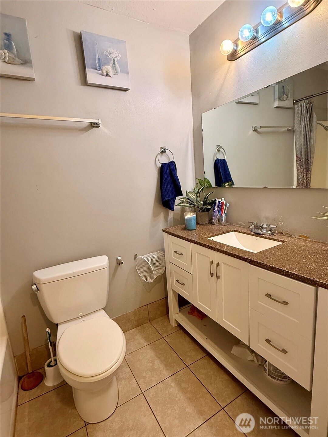 812 Ferry Street Wenatchee, WA 98801 - Photo 20 of 29 a bathroom with a toilet sink and mirror