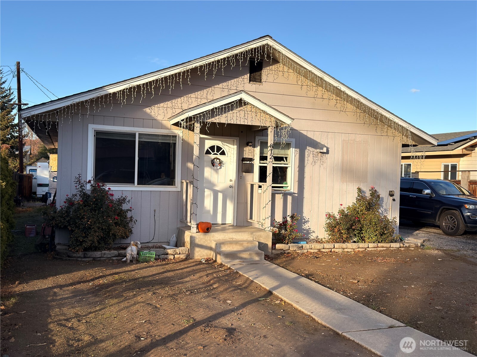 812 Ferry Street Wenatchee, WA 98801 - Photo 3 of 29 a view of a house with a yard