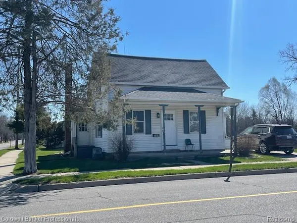 $172,000 | 105 South Court Street, Lapeer, MI 48446