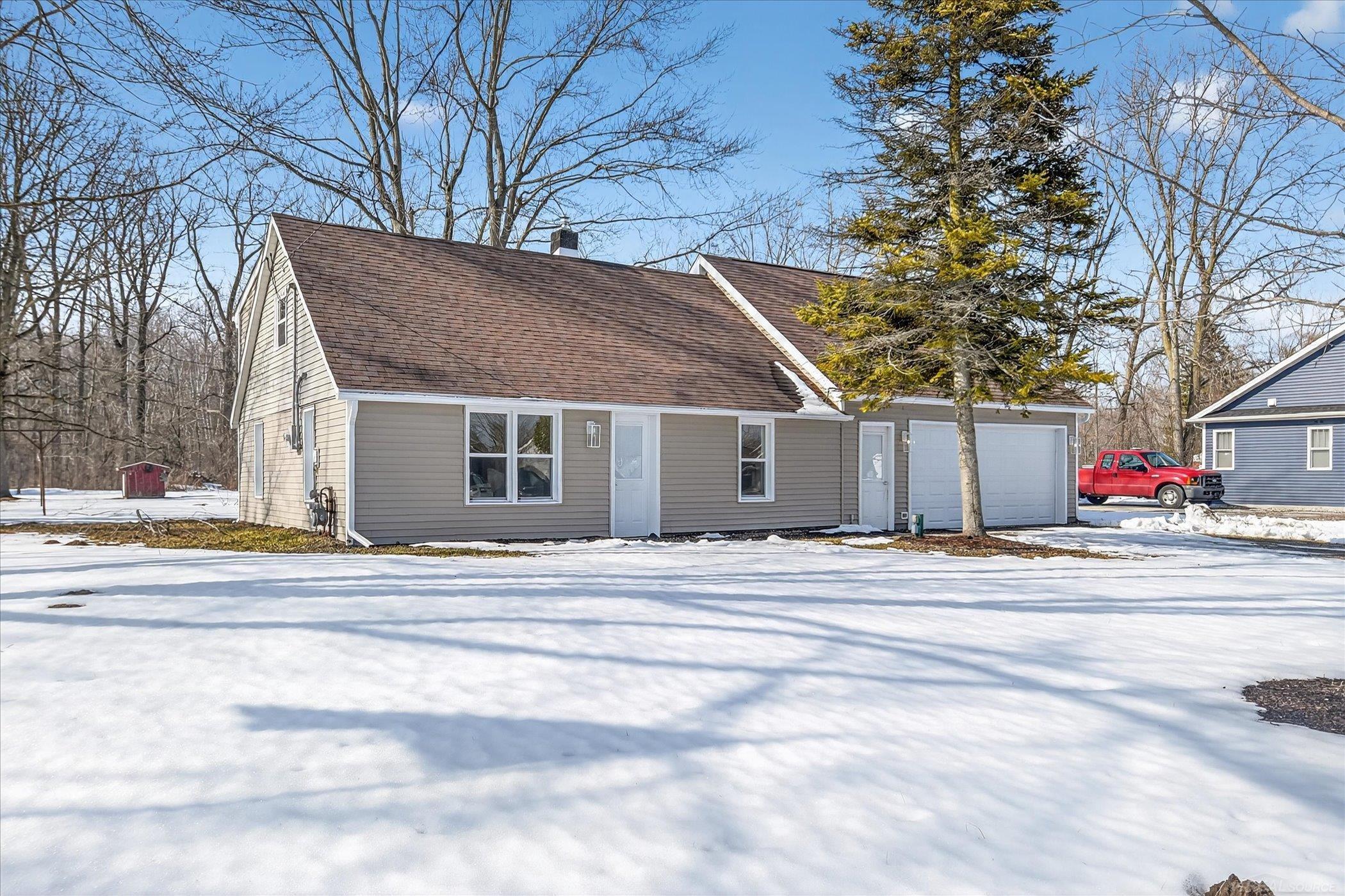 1091 Allen Road Smiths Creek, MI 48074 - Photo 4 of 33 50199874-d92952ae-e3fa-42cf-b6ea-96c82c30f438.JPG