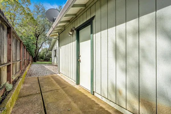$379,900 | 2001 South Ridge Drive, Redding, CA 96003