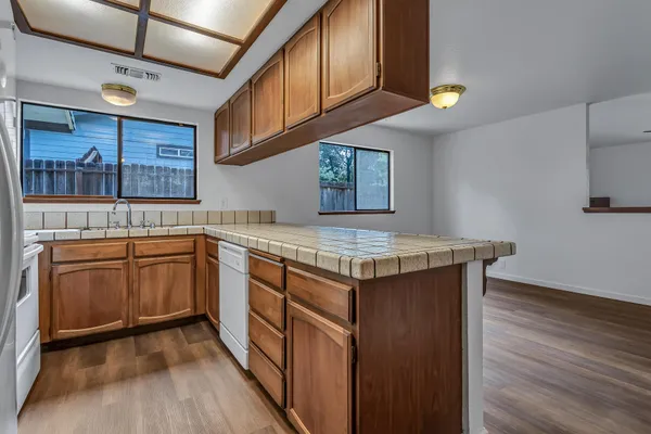 $379,900 | 2001 South Ridge Drive, Redding, CA 96003