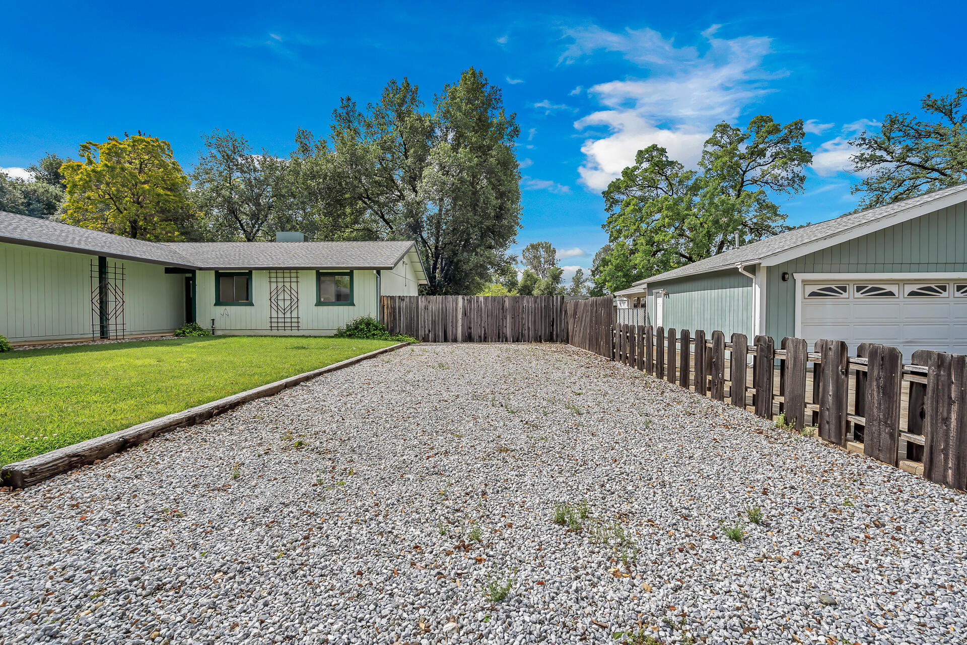 2001 South Ridge Drive Redding, CA 96003 - Photo 5 of 31 2001S.RidgeDrive-19
