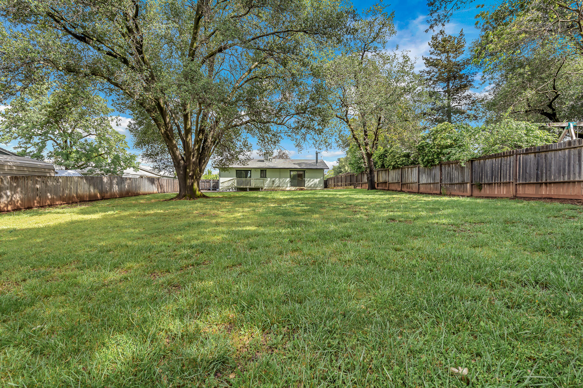 2001 South Ridge Drive Redding, CA 96003 - Photo 7 of 31 2001S.RidgeDrive-13