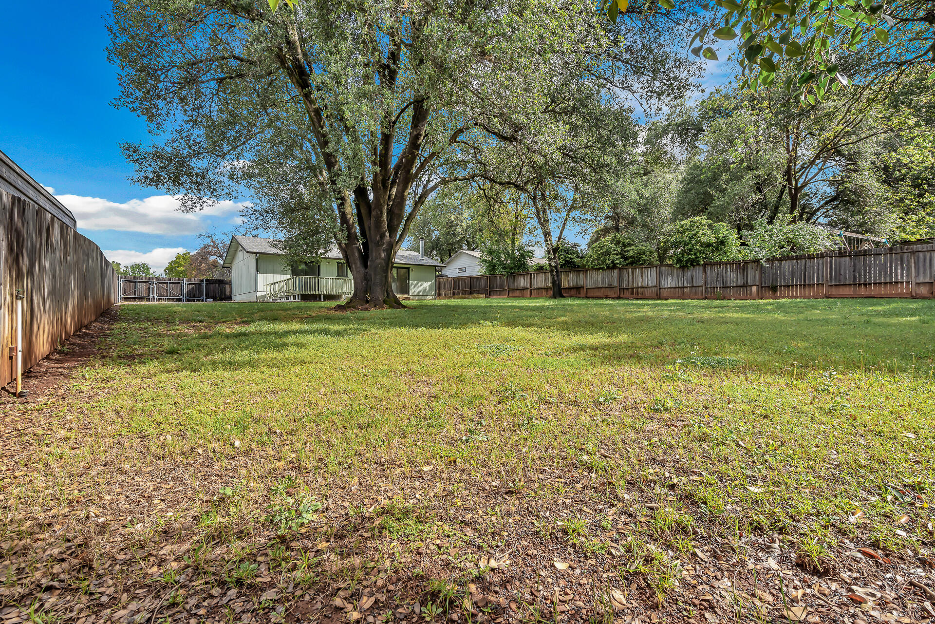 2001 South Ridge Drive Redding, CA 96003 - Photo 8 of 31 2001S.RidgeDrive-14
