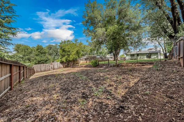 $379,900 | 2001 South Ridge Drive, Redding, CA 96003