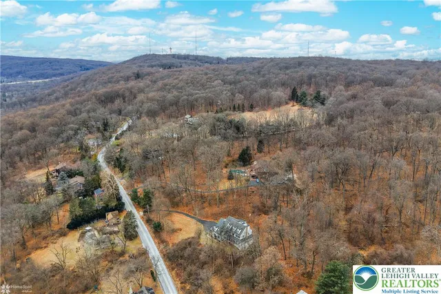 $825,000 | 3475 Honeysuckle Road, Bethlehem, PA 18015