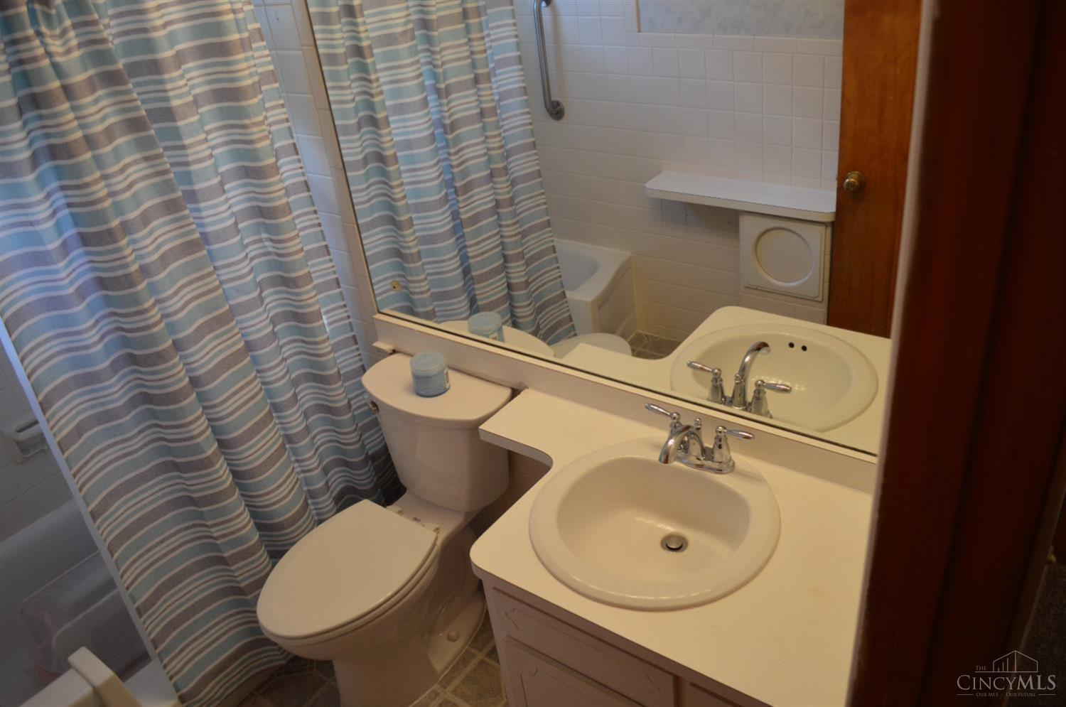 727 Springvale Drive Hamilton, OH 45013 - Photo 12 of 27 Gallery Image 12